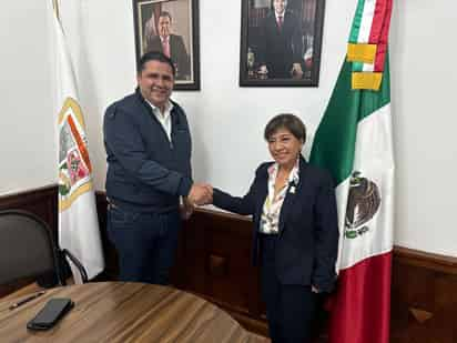 Se reúne alcalde de Lerdo con delegada estatal del IMSS.