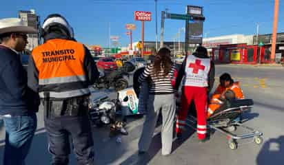 Motociclista termina en el hospital con fractura de pie, luego de participar en accidente