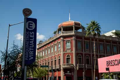 Son alrededor de 2 mil 200 cajones de estacionamiento que abarcan el sistema de parquímetros virtuales en Torreón. (EL SIGLO DE TORREÓN)