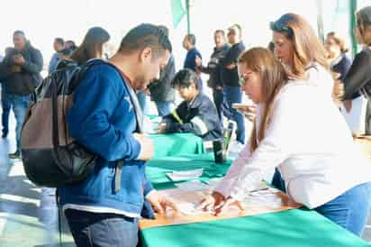 En la Jornada de Empleo participaron decenas de empresas locales,
que ofertaron vacantes de todo tipo.