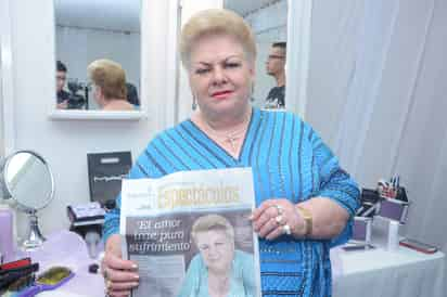 Emblemática. Paquita posando con la portada de esta sección en 2014, para la cual dio una entrevista.