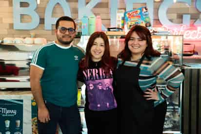 Víctor Flores, Jessica López y Elena Treviño.