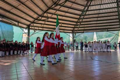 Peñoles promueve valores cívicos