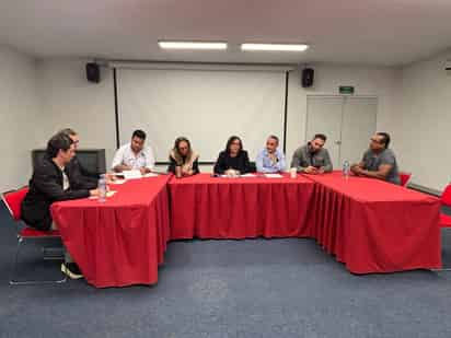 Los miembros del Patronato celebraron la colaboración de instituciones para que la Deportiva tenga agua para consumo y para regar. (Especial)