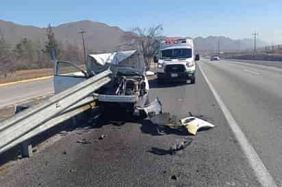 Choque y volcadura en Saltillo deja cuatro lesionados