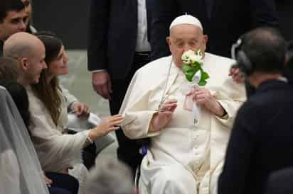 Papa Francisco continúa bajo tratamiento y puede levantarse