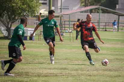 Alrededor de 200 jugadores laguneros de categoría Máster, se mantienen activos en esta liga que es toda una tradición. (Archivo)