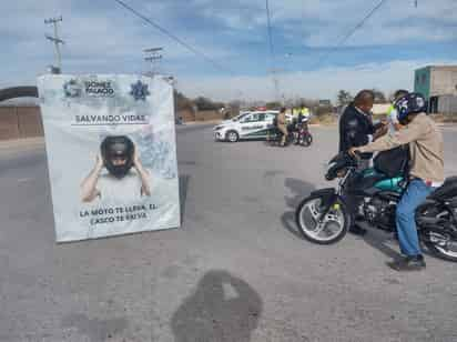 Realizan campaña para prevenir accidentes de motociclistas en Gómez Palacio