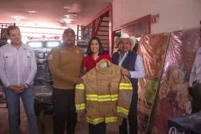 Entrega Canaco Madero donativo al Cuerpo de Bomberos gracias a programa de Redondeo