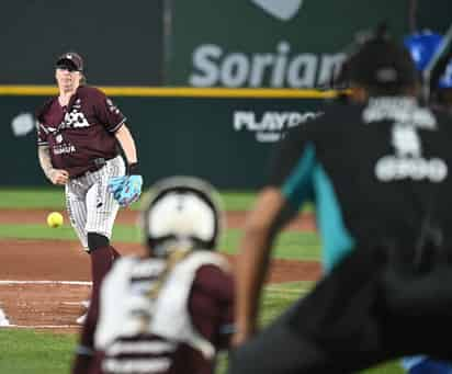 Al Spinas-Valainis fue castigada por la ofensiva jalisciense en el segundo duelo de la serie en el Estadio de la Revolución.