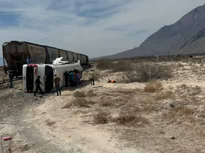 Tren embiste autobús en Cuatro Ciénegas: hay 32 heridos