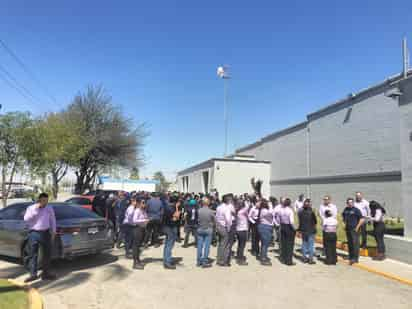 Evacuan a más de 200 trabajadores por incendio en Torreón