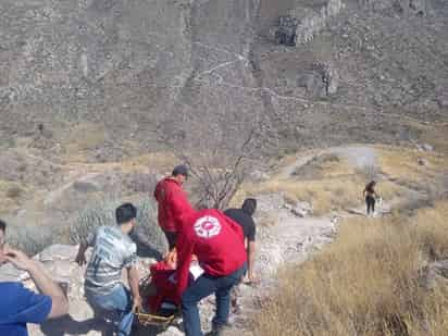 Joven mujer sufre caída mientras practicaba senderismo en el Cerro de las Iglesias de Lerdo