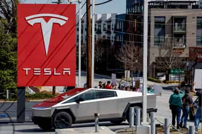 'Lunes Negro' en Wall Street por temor a recesión; se desploma 15% Tesla