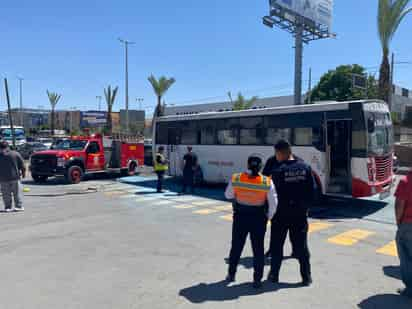 Se incendia camión de transporte público en el Centro de Torreón