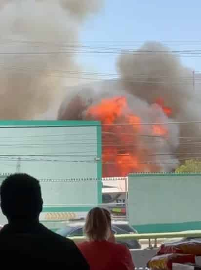 Se registra incendio en las cercanías del Mercado de Abastos de Saltillo