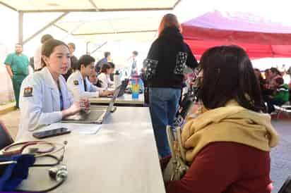 En el caso de los médicos en formación de la Facultad de Medicina de la Universidad Autónoma de Coahuila, se les entrega una beca de 2 mil 200 pesos quincenales. (MA. ELENA HOLGUÍN)