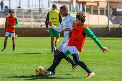 Aquino se siente entusiasmado de poder representar a su país y aportar su talento para que se puedan acercar en busca de un lugar en la próxima Copa del Mundo que se disputará en México, Estados Unidos y Canadá.