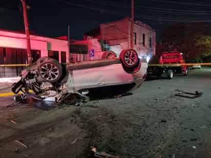 Noche de bar termina en fuerte accidente en el centro de Torreón; hay un fallecido y una menor lesionada