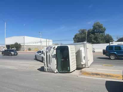 Se registra choque volcadura sobre la antigua carretera Torreón - San Pedro