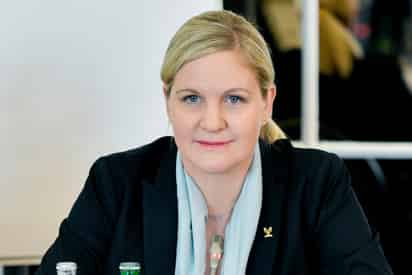 La exnadadora zimbabuense Kirsty Coventry, de 41 años. (EFE)