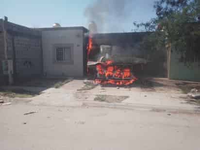 Se incendia puesto metálico y alcanza una vivienda de la colonia Loma Real