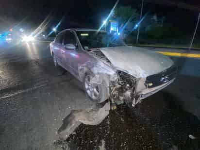 Se registra aparatoso accidente al salir del desnivel 11-40 de Gómez Palacio