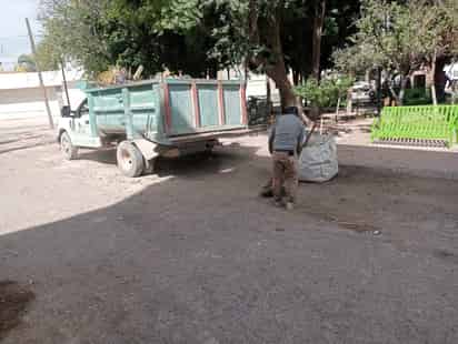 Atienden limpieza de 20 plazas públicas en Lerdo