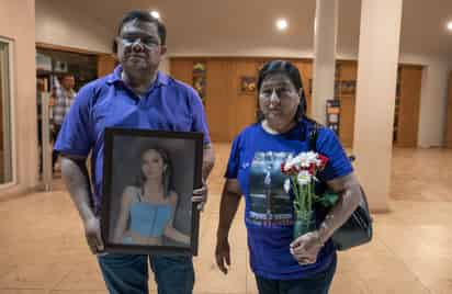 Padres de Debanhi Escobar buscarán justicia ante instancias internacionales