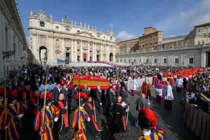 Una marea de fieles en la basílica de San Pedro para dar su último adiós a Francisco