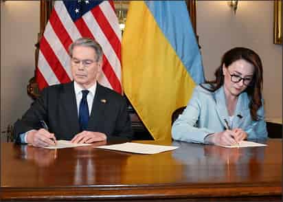 Ucrania y Estados Unidos firman acuerdo de minerales raros como compensación por apoyo militar
