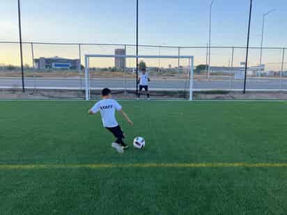 No podía faltar la patada inaugural para el arranque oficial de la competencia en varias categorías, por parte de los integrantes infantiles. (META)