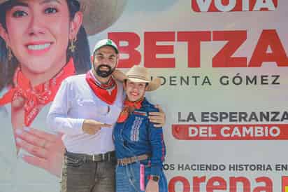 Attolini Murra y Betzabé Martínez.