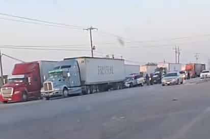 Choque entre camioneta y tráiler deja un herido en la carretera federal número 57