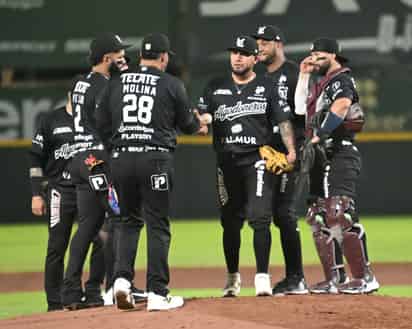 El pitcheo Guinda no logró contener a la artillería de la Furia Azul, que llegó a Torreón con la necesidad de ganar la serie tras sufrir cinco derrotas consecutivas y al final lograron su objetivo.