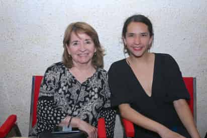 Gozan de buen ambiente en el teatro