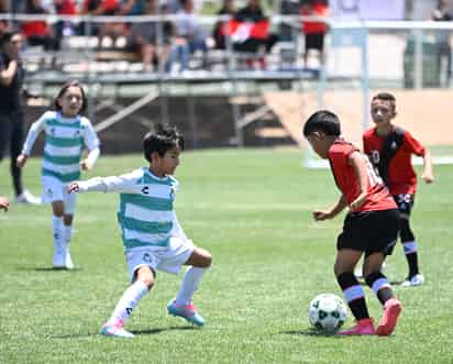 Equipos de las distintas academias de Santos Laguna han entrado en acción con el objetivo de conseguir los triunfos que les proyecten hacia la fase eliminatoria. (Fotos de Ramón Sotomayor)