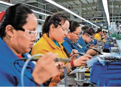 ¿Cómo impactan en la salud y cómo se reflejan en la economía las largas jornadas laborales?