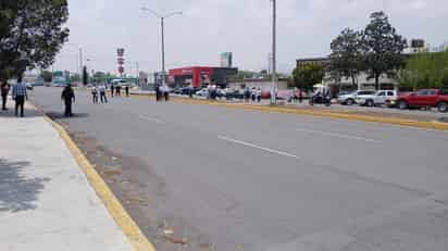 Con bloqueo, exigen docentes mejora de atención en clínicas del magisterio