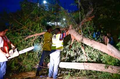 Tromba en Monclova deja daños, heridos y caos en vialidades