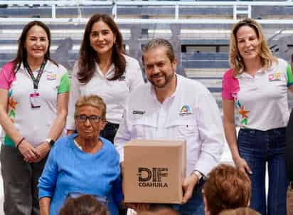 Llevan apoyos a mujeres embarazadas y adultos mayores de Ramos Arizpe