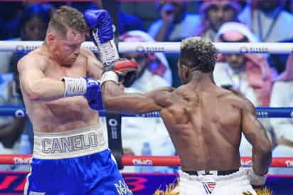 El boxeador tapatío se proclamó como campeón absoluto de los súper medianos tras vencer al cubano William Scull.