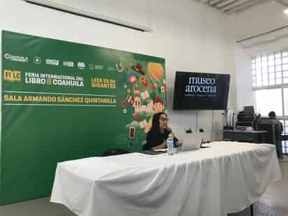 Según información de Ruth Castro, la biblioteca Zenaida Arocena contiene más de seis mil
ejemplares, 600 de ellos forman parte del fondo antiguo