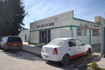 Joven termina en el hospital tras ser atacado a tiros afuera de su casa