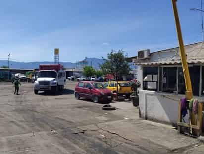 Realizan paro de labores recolectores de basura en Saltillo