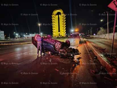 Conductora alcoholizada protagoniza volcadura durante la madrugada en Torreón