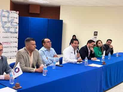 Se reúne Canacintra de Gómez Palacio con candidato Raúl Meraz