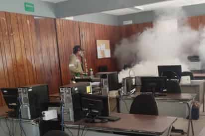 Atienden solicitudes para fumigar edificios escolares en San Pedro