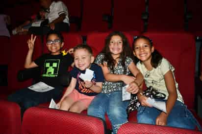 Santiago, Rodrigo, Valentina y Romina.