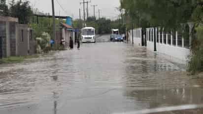 Fuertes lluvias y granizo en Piedras Negras, deja calles anegadas y casas inundadas